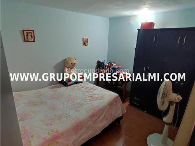 Casa de 4 alcobas en venta en Castilla, Medellín, 100 m² · foto 5 de 11