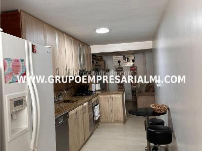 Apartamento en arriendo en Laureles, Medellín · foto 2 de 14