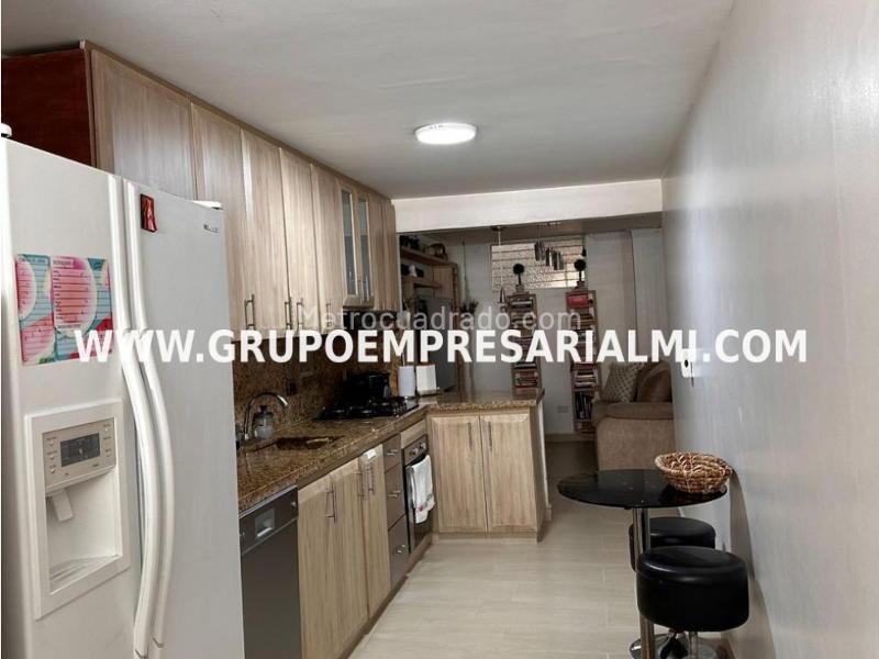 Spacious 3BR Apartment with 5 Baths in Laureles - 2
