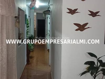 Casa de 5 alcobas en venta en Robledo, Medellín, 100 m² · foto 5 de 10