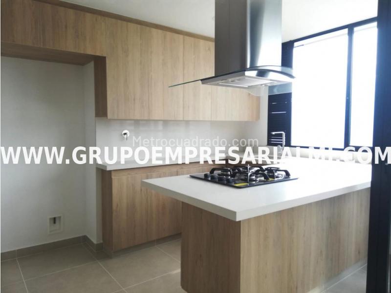 Apartamento moderno de 2 alcobas en Las Palmas, El Poblado - 2