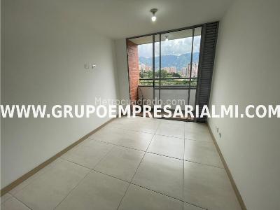 Apartamento de 3 alcobas en venta en Cabañas, Bello, 55 m² · foto 2 de 13