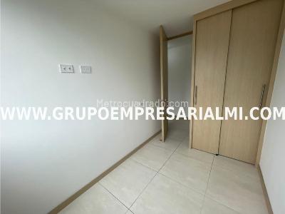 Apartamento de 3 alcobas en venta en Cabañas, Bello, 55 m² · foto 4 de 13