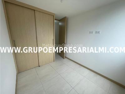 Apartamento de 3 alcobas en venta en Cabañas, Bello, 55 m² · foto 5 de 13
