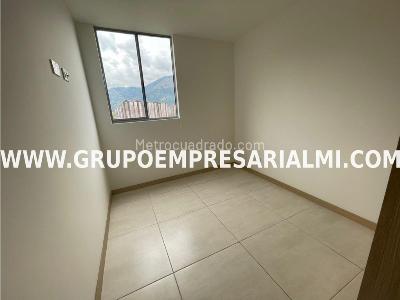 Apartamento de 3 alcobas en venta en Cabañas, Bello, 55 m² · foto 7 de 13
