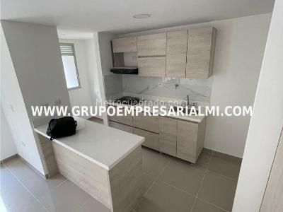 Apartamento de 3 alcobas en arriendo en El Nogal-Los Almendros, Medellín, 90 m² · foto 2 de 14