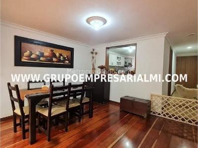 Casa de 4 alcobas en venta en El Diamante, Medellín, 448 m² · foto 2 de 10