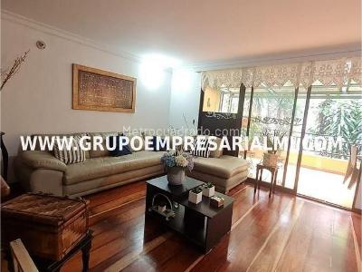 Casa de 4 alcobas en venta en El Diamante, Medellín, 448 m² · foto 3 de 10