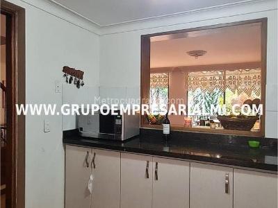 Casa de 4 alcobas en venta en El Diamante, Medellín, 448 m² · foto 4 de 10