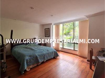 Casa de 4 alcobas en venta en El Diamante, Medellín, 448 m² · foto 5 de 10