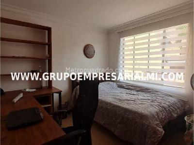 Casa de 4 alcobas en venta en El Diamante, Medellín, 448 m² · foto 7 de 10