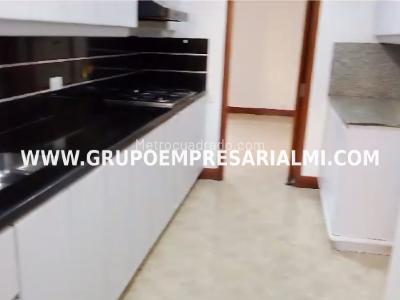 Apartamento de 3 alcobas en arriendo en Laureles, Medellín, 130 m² · foto 2 de 10