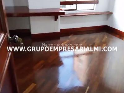 Apartamento de 3 alcobas en arriendo en Laureles, Medellín, 130 m² · foto 4 de 10