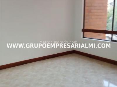 Apartamento de 3 alcobas en arriendo en Laureles, Medellín, 130 m² · foto 6 de 10