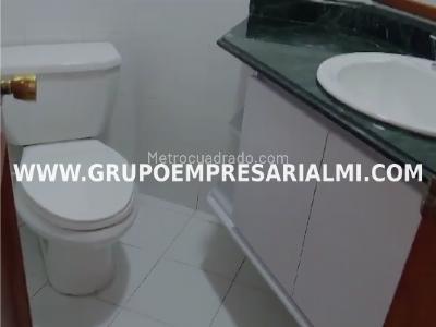 Apartamento de 3 alcobas en arriendo en Laureles, Medellín, 130 m² · foto 9 de 10