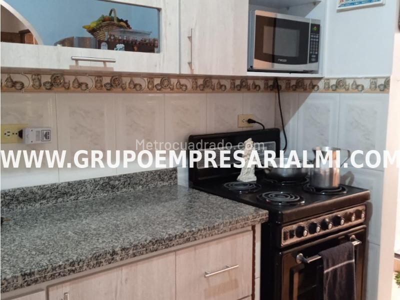 Duplex en Arriendo de 3 Alcobas en Aranjuez (San Cayetano) - 2