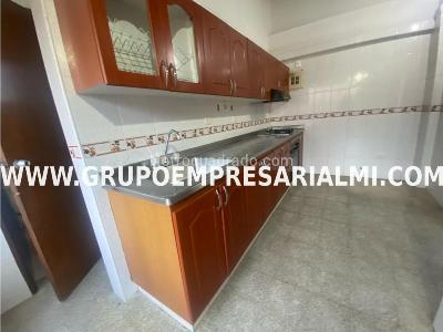 Apartamento de 4 alcobas en venta en Los Colores, Medellín, 130 m² · foto 2 de 10
