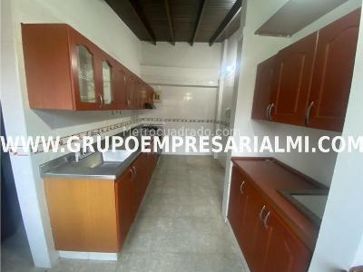 Apartamento de 4 alcobas en venta en Los Colores, Medellín, 130 m² · foto 4 de 10