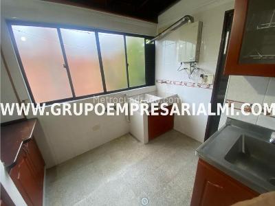 Apartamento de 4 alcobas en venta en Los Colores, Medellín, 130 m² · foto 6 de 10
