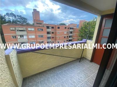 Apartamento de 4 alcobas en venta en Los Colores, Medellín, 130 m² · foto 7 de 10