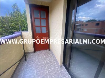 Apartamento de 4 alcobas en venta en Los Colores, Medellín, 130 m² · foto 9 de 10
