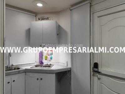 Apartaestudio en arriendo en Laureles, Medellín · foto 2 de 11