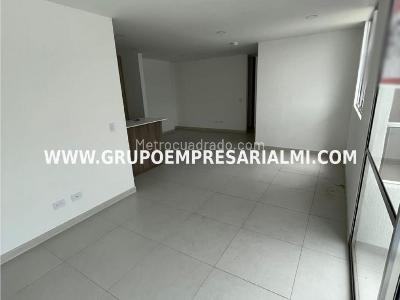 Apartamento de 3 alcobas en arriendo en El Poblado, Medellín, 79 m² · foto 2 de 14