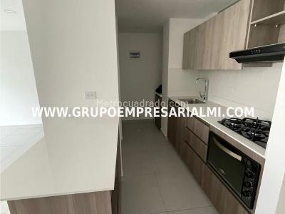 Apartamento de 3 alcobas en arriendo en El Poblado, Medellín, 79 m² · foto 3 de 14