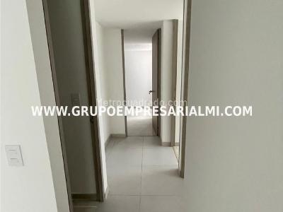 Apartamento de 3 alcobas en arriendo en El Poblado, Medellín, 79 m² · foto 13 de 14