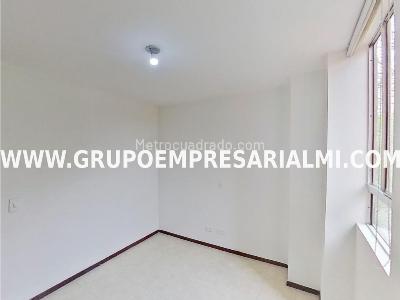 Apartamento de 3 alcobas en venta en Los Colores, Medellín, 70 m² · foto 2 de 20