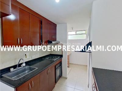 Apartamento de 3 alcobas en venta en Los Colores, Medellín, 70 m² · foto 3 de 20