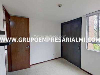Apartamento de 3 alcobas en venta en Los Colores, Medellín, 70 m² · foto 10 de 20