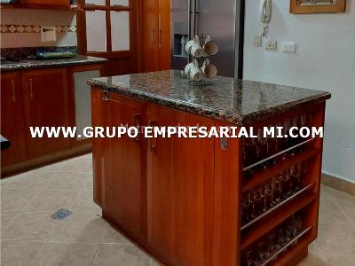 Casa de 4 alcobas en venta en La Candelaria, Medellín, 190 m² · foto 2 de 19