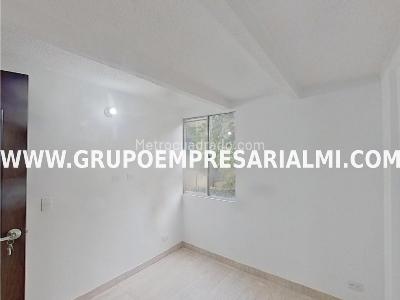 Apartamento de 3 alcobas en venta en Madera, Bello, 66 m² · foto 8 de 14
