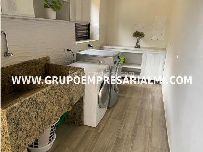 Casa de 4 alcobas en venta en El Escobero, Envigado, 2000 m² · foto 11 de 20