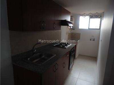 Apartamento de 3 alcobas en venta en Loma De Los Bernal, Medellín, 77 m² · foto 2 de 15