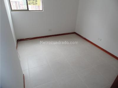 Apartamento de 3 alcobas en venta en Loma De Los Bernal, Medellín, 77 m² · foto 6 de 15