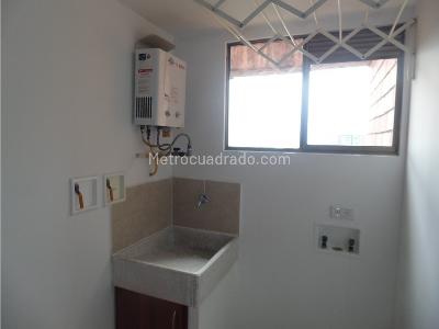 Apartamento de 3 alcobas en venta en Loma De Los Bernal, Medellín, 77 m² · foto 7 de 15