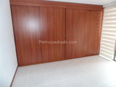 Apartamento de 3 alcobas en venta en Loma De Los Bernal, Medellín, 77 m² · foto 9 de 15