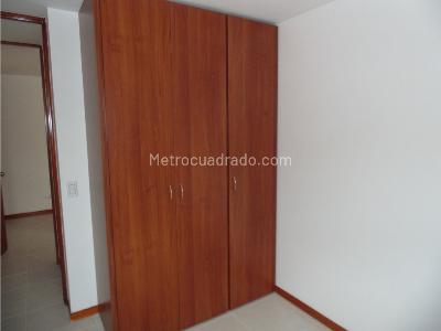 Apartamento de 3 alcobas en venta en Loma De Los Bernal, Medellín, 77 m² · foto 11 de 15