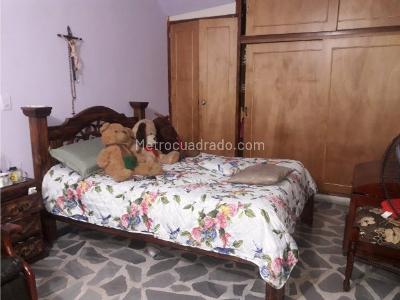 Casa de 4 alcobas en venta en Belen Fatima, Medellín, 230 m² · foto 2 de 14