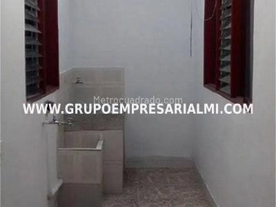 Casa de 4 alcobas en venta en Castilla, Medellín, 104 m² · foto 3 de 7