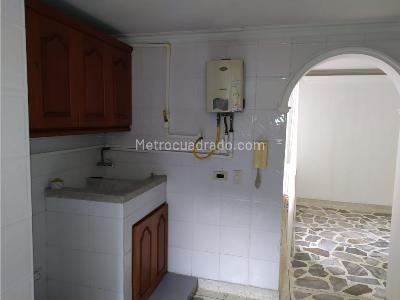 Apartamento en venta en El Poblado, Medellín · foto 2 de 14