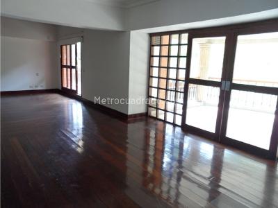 Casa de 5 alcobas en venta en El Poblado, Medellín, 792 m² · foto 12 de 20