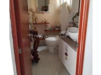 Casa de 5 alcobas en venta en Suramerica, Itagüí, 310 m² · foto 9 de 15