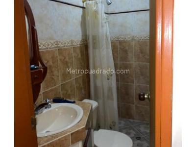 Casa de 5 alcobas en venta en Niquia, Bello, 168 m² · foto 2 de 9
