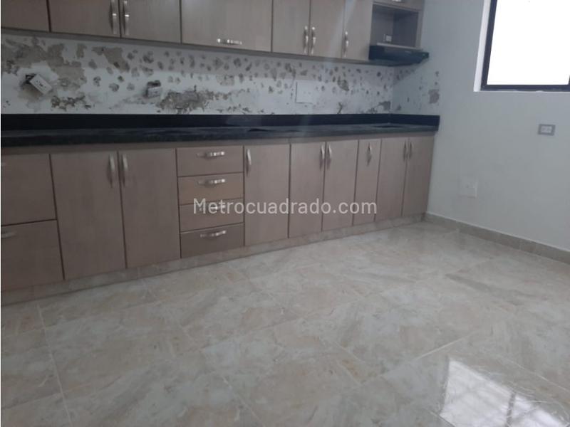 Casa amplia de 5 Alcobas en Belén Rosales - 2