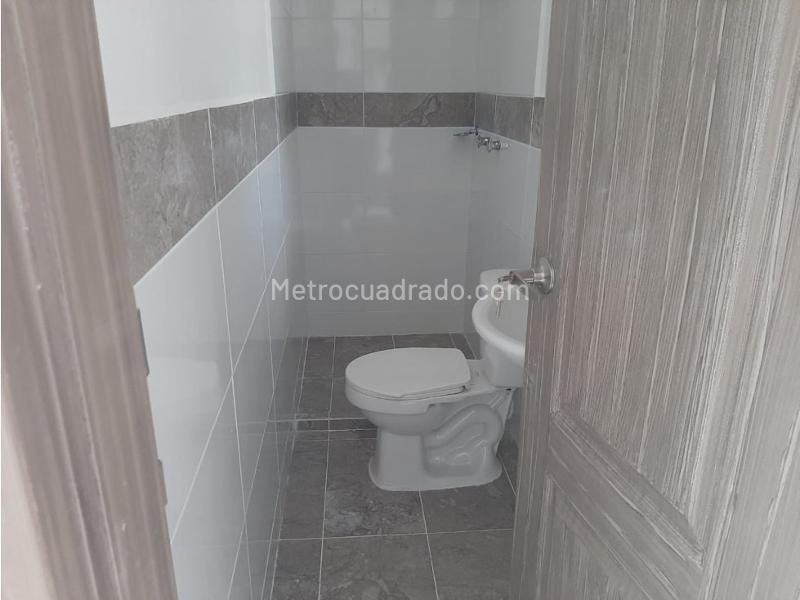 Casa amplia de 5 Alcobas en Belén Rosales - 5