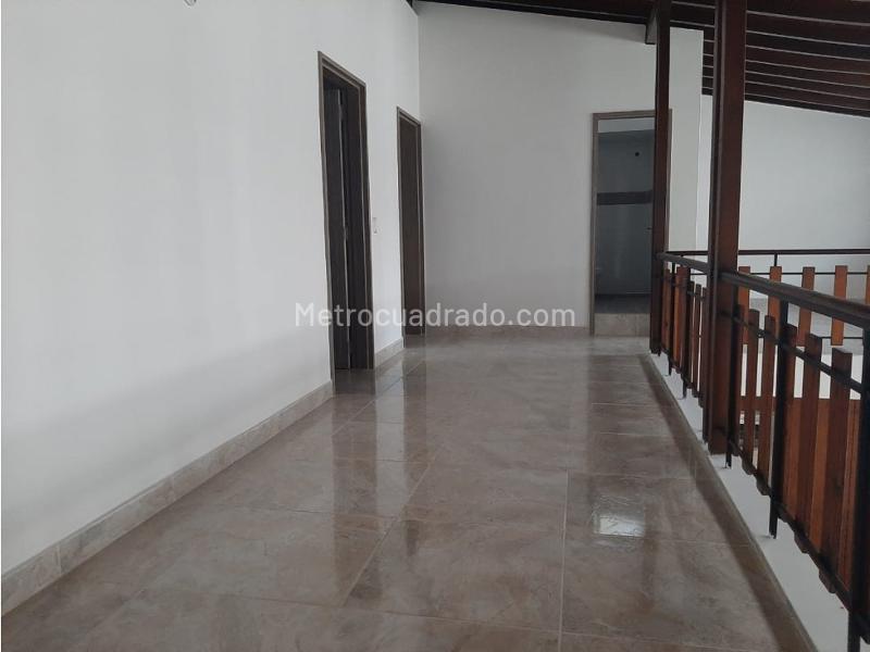 Casa amplia de 5 Alcobas en Belén Rosales - 7