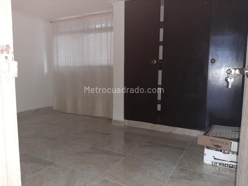 Casa amplia de 5 Alcobas en Belén Rosales - 8